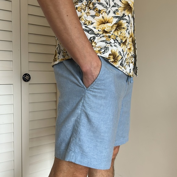SIZE S / Old Navy / Men's Pull On Draw String / Linen Blend / Light Blue Shorts - Picture 2 of 4
